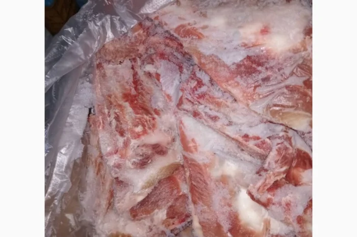 Ребра зі свинячої лопатки в картонній упаковці- фото № 1