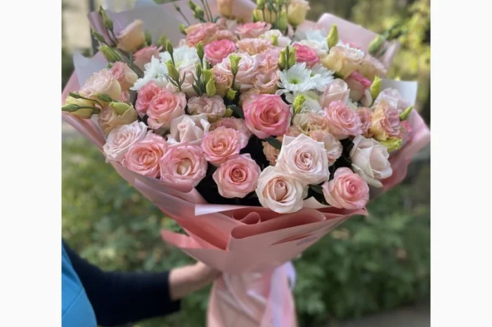 Велична троянда - ідеальний вибір для будь-якої події- фото № 1