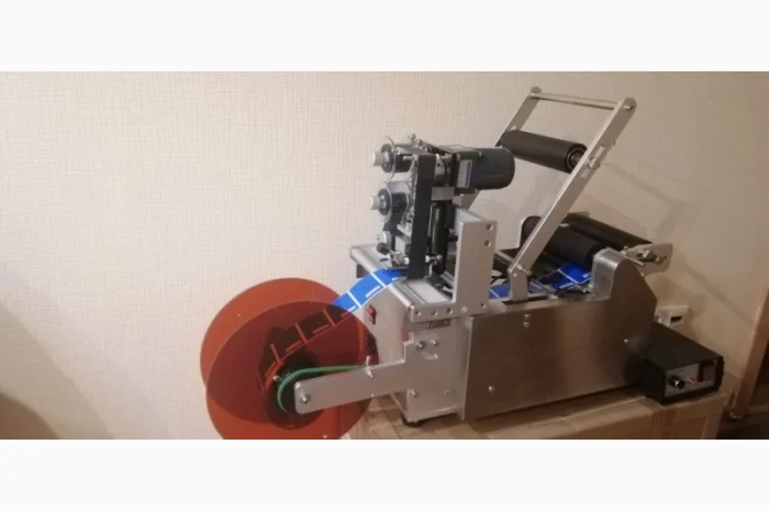 Полуавтоматический этикетировщик круглой тары банки, бутылки. С печатью даты на этикетки- фото № 2