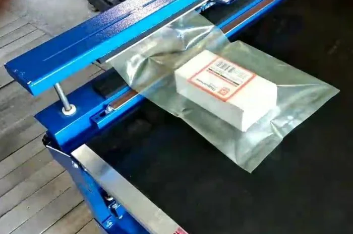 Оборудование для упаковки изделий в пакет с откачкой воздуха- фото № 2
