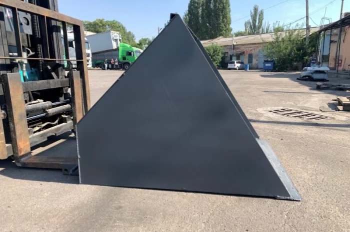 Ковш навісний на 0.5 куба. Призначений для переміщення сипких вантажів- фото № 1