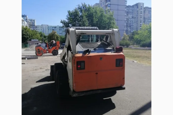 Мини-погрузчик BOBCAT S650(как S250), кабина, с ковшом и фрезой 50 см! В наличии- фото № 4