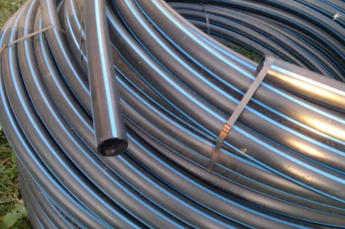 Продам труба поліетиленова технічна 50мм×3м чорна з синьою смугою довжина 100 м- фото № 1