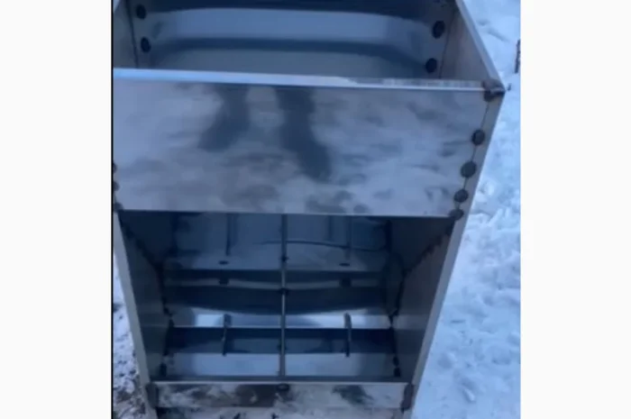 Годівниця на відгодівлю для свиней з нержавіючої сталі одностороння на 2 кормомісця (2Х1)- фото № 1