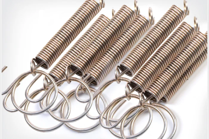 Пружина для фиксации дверок клеточного оборудования- фото № 1