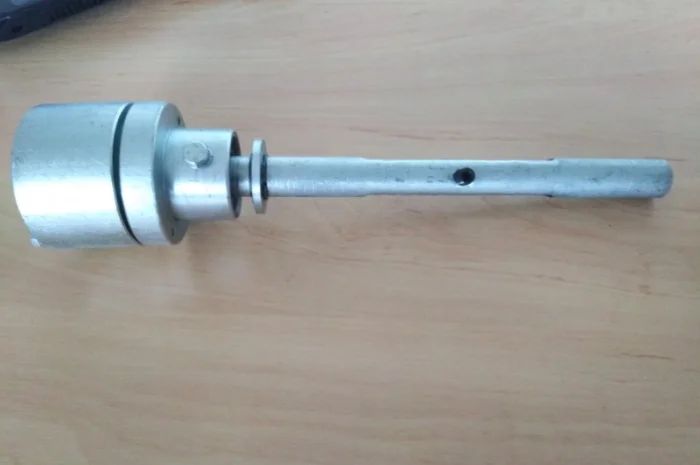 Вал с обоймой для бункера шнековой кормораздачи- фото № 2