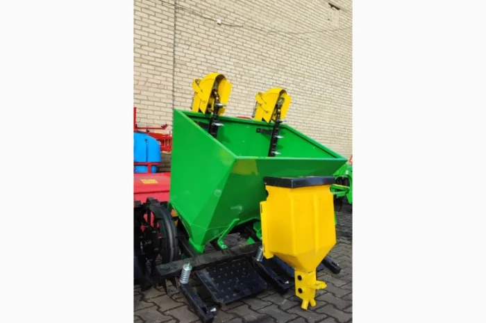 Бачок на міндобриво для картоплесаджалки дворядної пластик метал- фото № 4