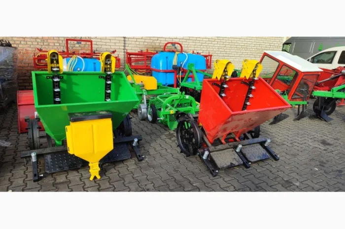 Бачок на міндобриво для картоплесаджалки дворядної пластик метал- фото № 5