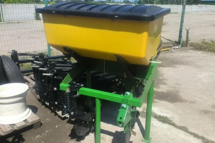 Система внесения минеральных удобрений сеялки John Deere, KINZE- фото № 1