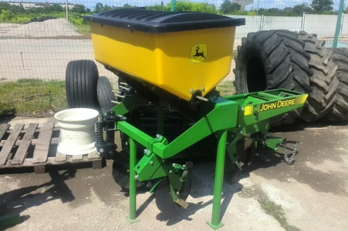 Система внесения минеральных удобрений сеялки John Deere- фото № 10
