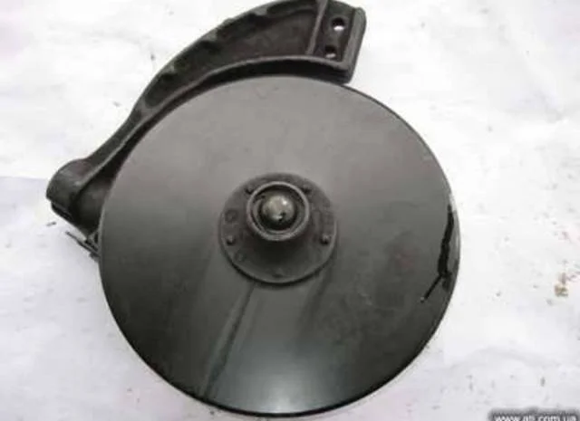 Сошник двухстрочный (узкорядный) Н 105.04.000 зерновой сеялки ( Сталь 65-г )- фото № 1