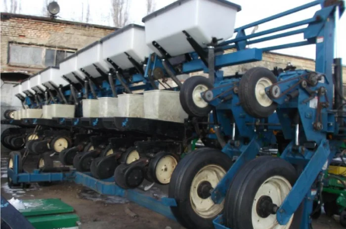 Туковая/туковысевающая система KINZE/Кинзе 2200, 2300, 2600, 2700, 3000, 3600, 3700, 3800- фото № 1