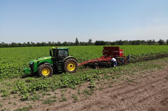 Система внесения сухих минеральных удобрений на глубокорыхлители- фото № 6