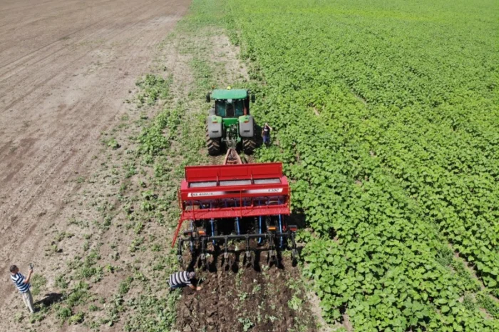 Система внесения сухих минеральных удобрений на глубокорыхлители- фото № 4