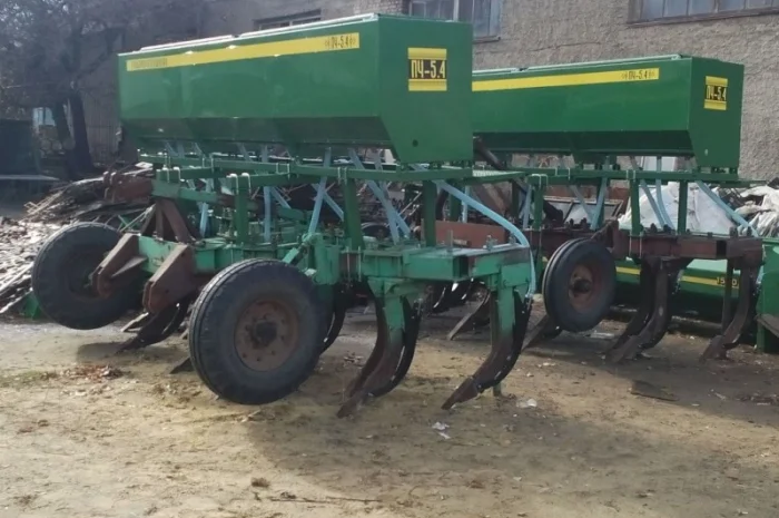Система внесения сухих минеральных удобрений на глубокорыхлители- фото № 12