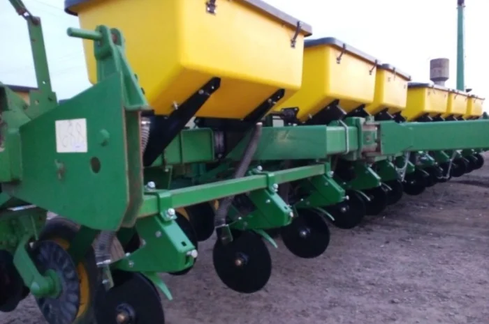 Туковая/туковысевающая система для пропашных сеялок John Deere 7000, 7200, 1770- фото № 9