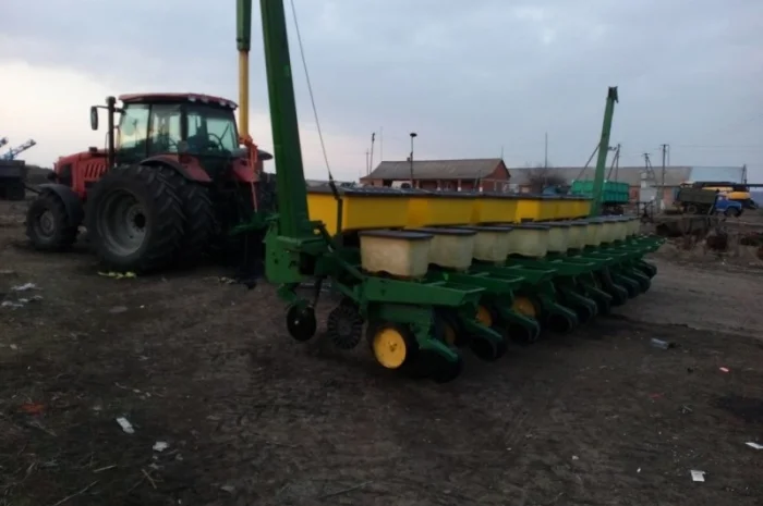 Туковая/туковысевающая система для пропашных сеялок John Deere 7000, 7200, 1770- фото № 4