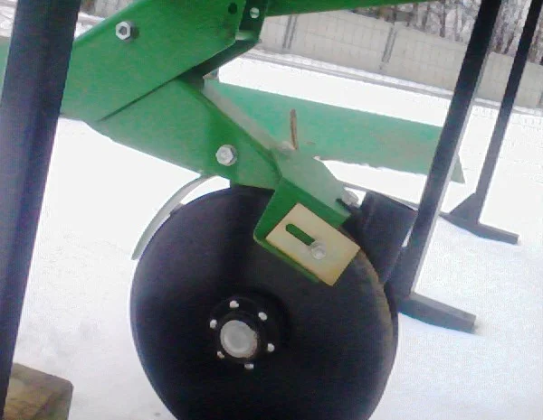 Туковый сошник в сборе John Deere, KINZE (AP2928, AA27458, AA57466)- фото № 1