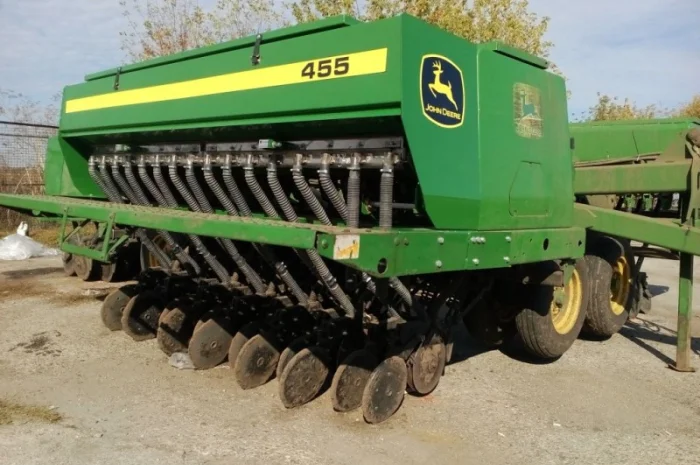 Туковые баки зерновых сеялок John Deere- фото № 5