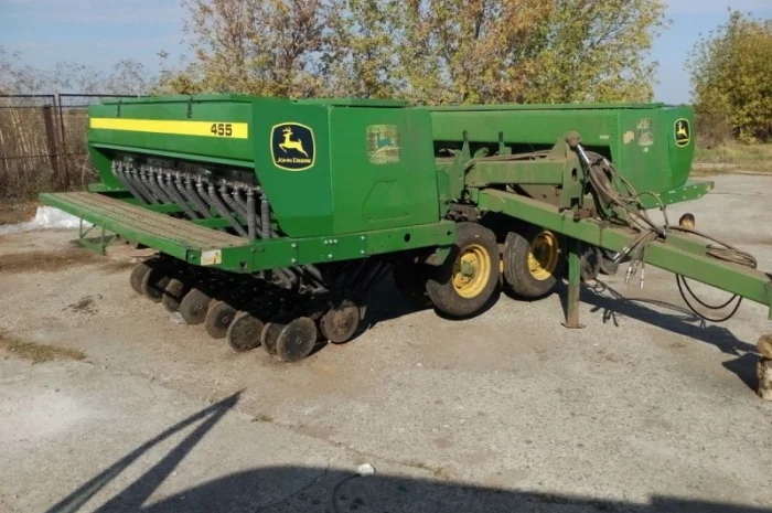 Туковые баки зерновых сеялок John Deere- фото № 6