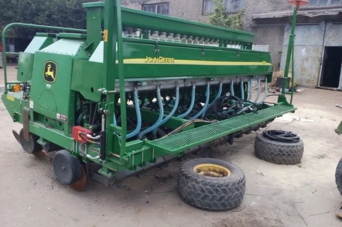 Туковые баки зерновых сеялок John Deere- фото № 8