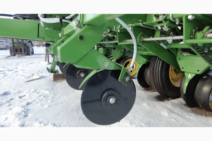 Туковый сошник/апликатор для минудобрений в сборе John Deere, KINZE- фото № 1