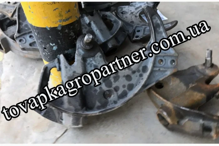 Корпус сошника H 105.03.020-05 обычный с осями. Запчасти СЗ- фото № 1