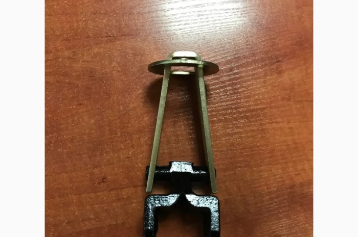 Кронштейн стойки культиватора John Deere в сборе ( пешка + кольцо )- фото № 2