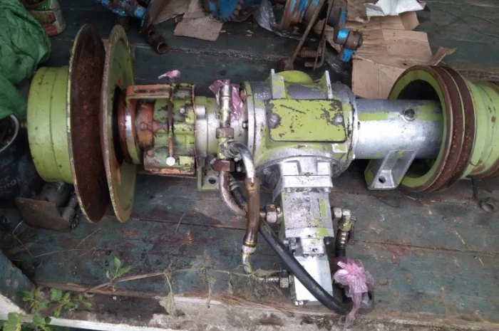 Продам для косилки Е-303 Fortschritt редуктор з гідронасосами та багато запчастин- фото № 3