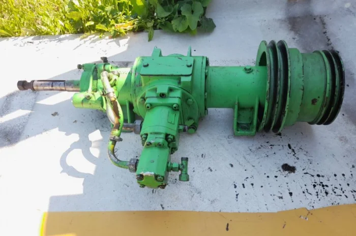 Для косарки Fortschritt E-303 конічний редуктор середній з гідронасосами і біноклем- фото № 1