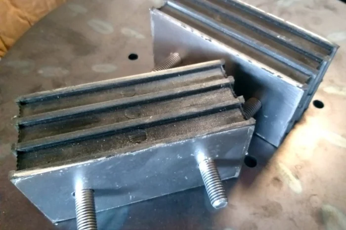 Подушка амортизаційна гумово-металева Петкус К531, К541, К218- фото № 1