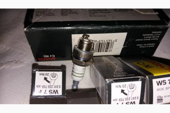 Свеча зажигания Bosch Germany для бензопил- фото № 4