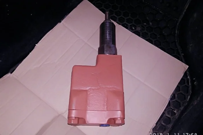 Тормозной клапан автокранов Январец, Краян, Bumar продажа в Украине- фото № 2