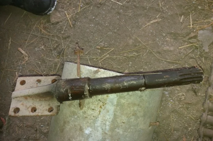 Вал цапфы переднего моста Т-40 (Т50-3001184) п-во СССР- фото № 1