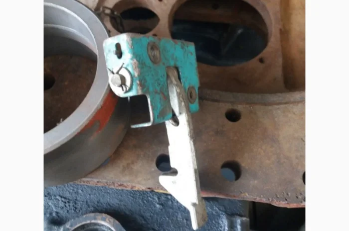 Защелка сетки радиатора Т-150 (150.47.063)- фото № 1