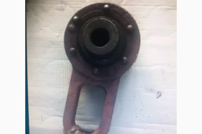 Головка центрального винта навески К-700, К-701 (700.46.28.040-2)- фото № 1