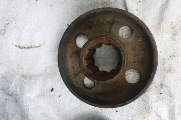 Вилка ведущая кардана Т-74 (74.36.403-1)- фото № 1