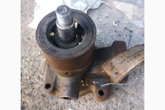 Насос водяной ЮМЗ-6 двигатель Д-65 п-во СССР- фото № 1