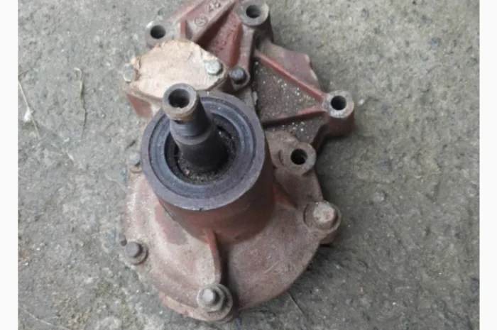 Насос водяной СМД-14 (ДТ-75, Т-74) п-во СССР- фото № 1