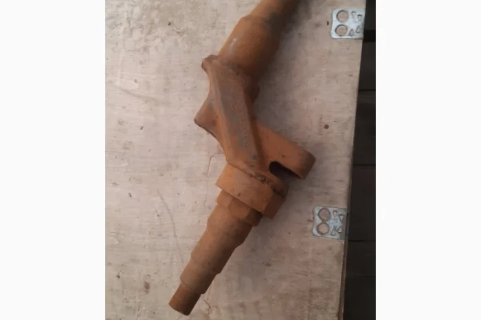 Ось коленчатая колеса направяющегоТ-74 (75.32.011-1) коленось- фото № 1