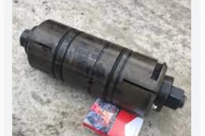 Вісь вертикального шарніру К-700, К-701 у сборі розрізна ( 700.28.00.010)- фото № 1