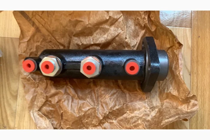 Головний гальмівний циліндр AVIA-31- фото № 1