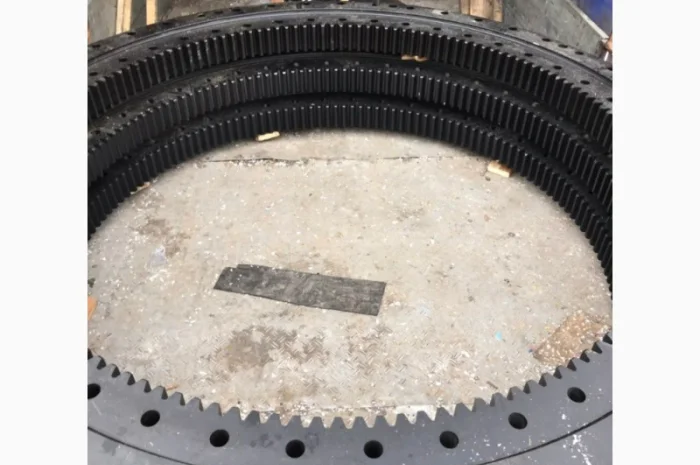 Опорно-поворотные устройства для экскаваторов Komatsu продажа в Украине- фото № 1