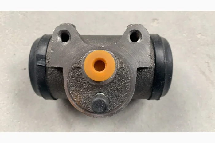 Робочий гальмівний циліндр AVIA 31- фото № 1