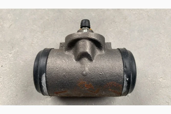 Робочий гальмівний циліндр AVIA 31- фото № 2