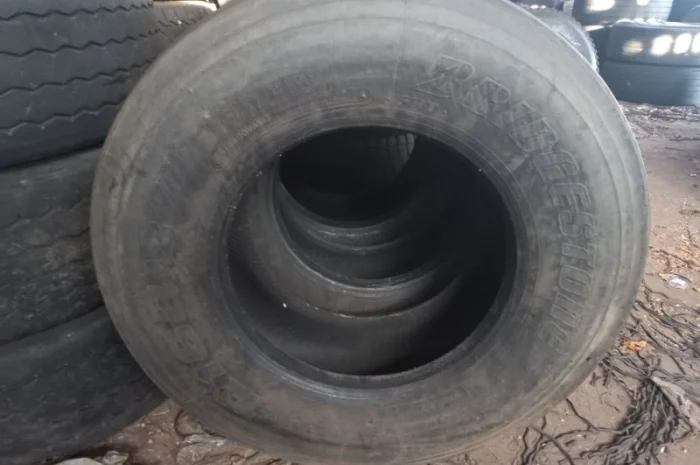 Бу шина 385/65R22.5 Bridgestone / Michelin (нарезка) прицеп- фото № 3