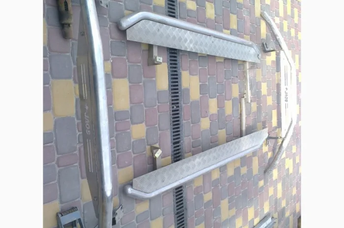 Комплект порогов LEXUS RX-300-350 фирма JAOS оригинал б/У- фото № 1