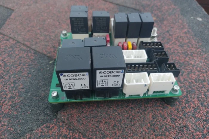 4C-01178000 Електричний блок керування Дієчі- фото № 1