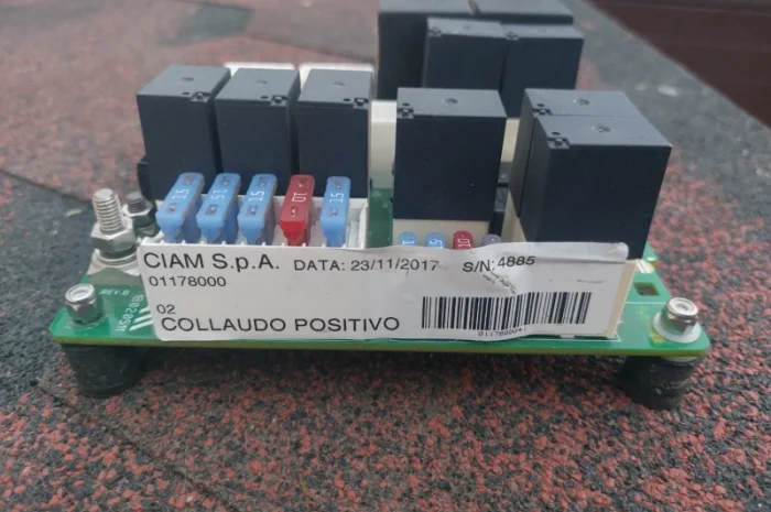 4C-01178000 Електричний блок керування Дієчі- фото № 2