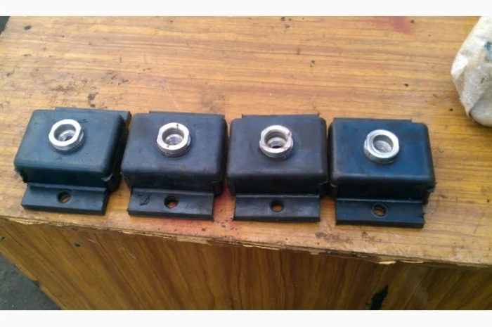 Подушка двигателя, коробки К-700- фото № 1